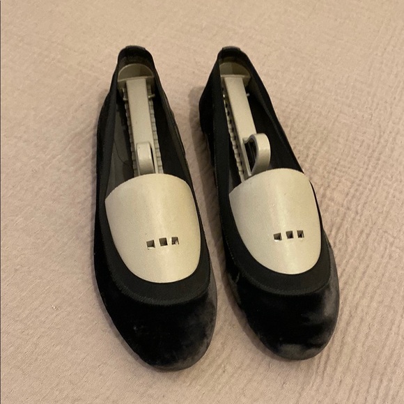 Stuart Weitzman Shoes - Stuart WEITZMAN Elegant Black Women's Shoes .Size 37 1/2